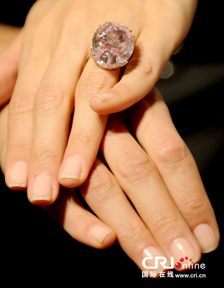 Самый дорогой в мире розовый алмаз представлен на аукционе в Нью-Йорке (3)