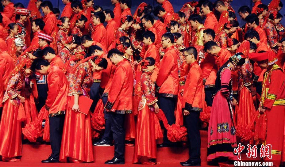 В провинции Фуцзянь прошла  коллективная свадьба сотни пар строителей-мигрантов (5)