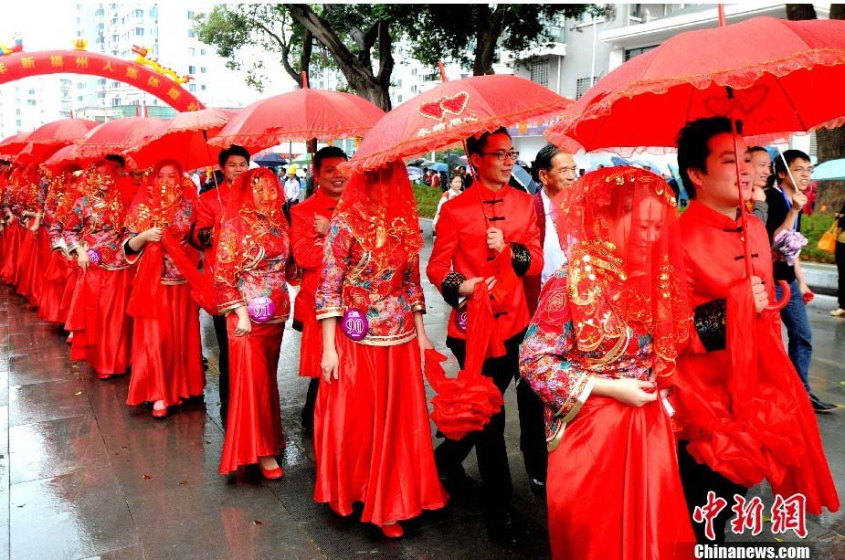 В провинции Фуцзянь прошла  коллективная свадьба сотни пар строителей-мигрантов (6)