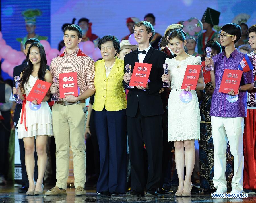 В г. Куньмин завершился 6-й Всемирный конкурс китайского языка среди учащихся средних школ (4)