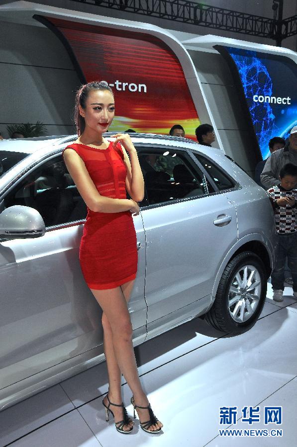 Автомобили и модели на Выставке импортных авто в Пекине-2013 (12)