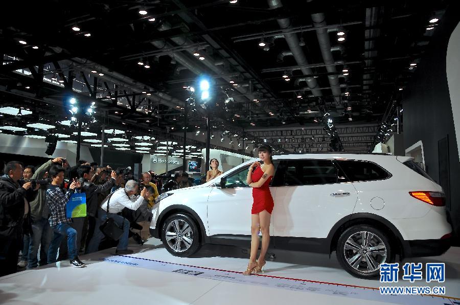 Автомобили и модели на Выставке импортных авто в Пекине-2013 (6)