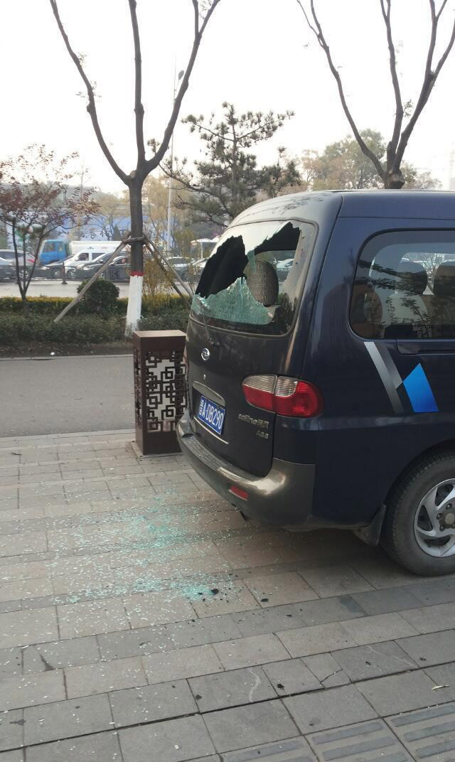 Перед зданием Шаньсийского провинциального комитета КПК прогремели взрывы (10)