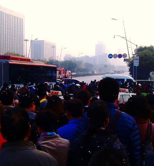 Перед зданием Шаньсийского провинциального комитета КПК прогремели взрывы (4)