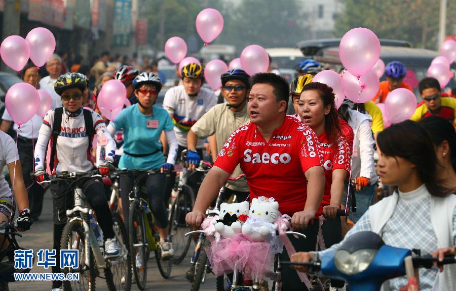 6 октября 2006 года пара велосипедистов-любителей из Нанкина провела экономичную, но модную свадьбу на велосипеде.