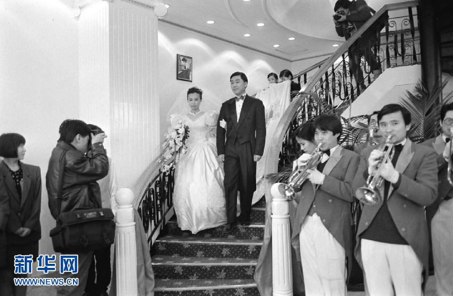 19 декабря 1993 года молодая пара из Пекина провела свадебную церемонию в европейском стиле.