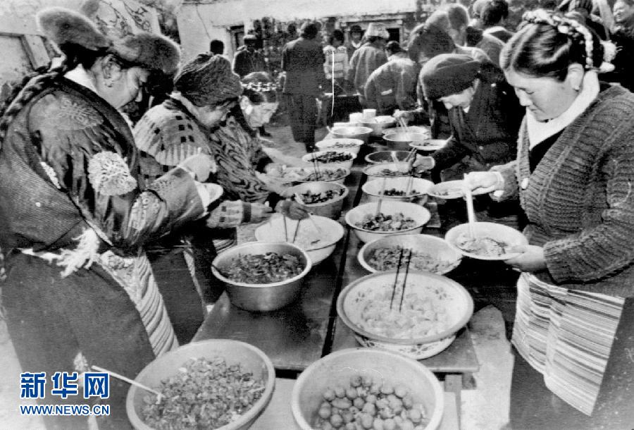 17 ноября 1992 года крестьянская пара из Тибета провела свадьбу, на которую были приглашены много гостей на «шведский стол». «Шведский стол», который раньше можно было увидеть только в ресторане, уже вошел в семьи обычных людей.