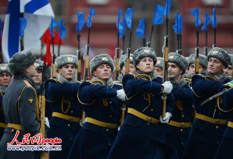 В Москве на Красной площади прошел исторический парад (6)