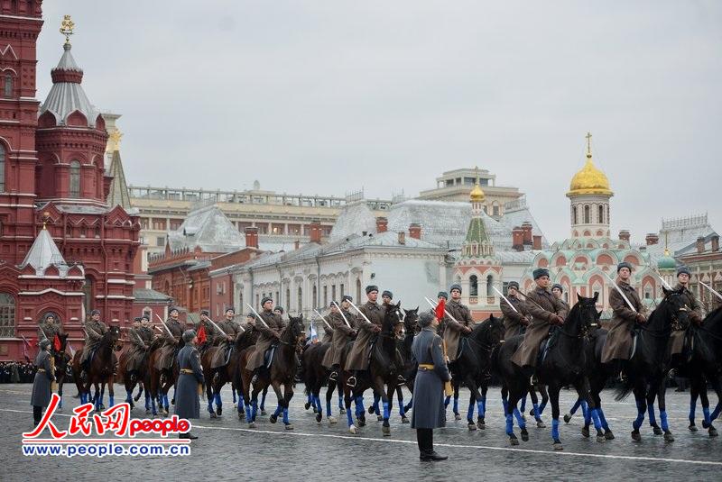 В Москве на Красной площади прошел исторический парад (4)