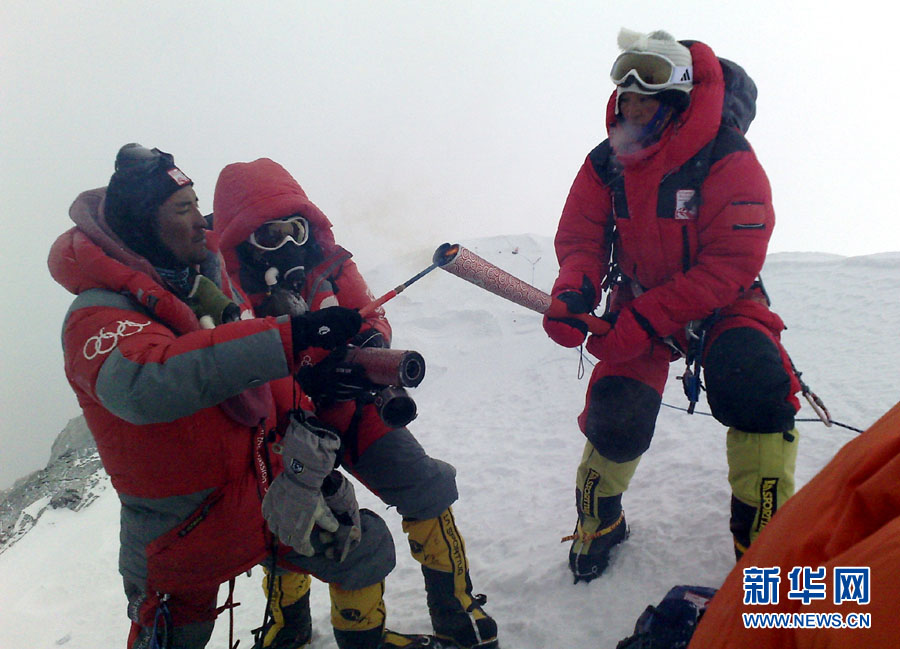 8 мая 2008 года китайский альпинист Ло Бучжаньдуй  доставил Олимпийский огонь на вершину самой высокой горы – Эверест. Именно тогда осуществилась мечта человечества: Олимпийский огонь покорил Эверест
