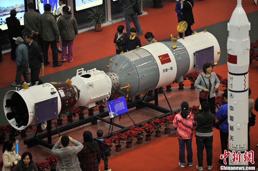 «Шэньчжоу-10» впервые после возвращения на Землю представлен на выставке