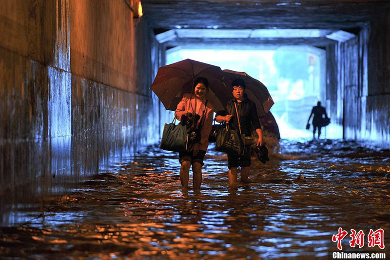 Из-за тайфуна "Хайянь" в Китае погибли 5 человек (17)