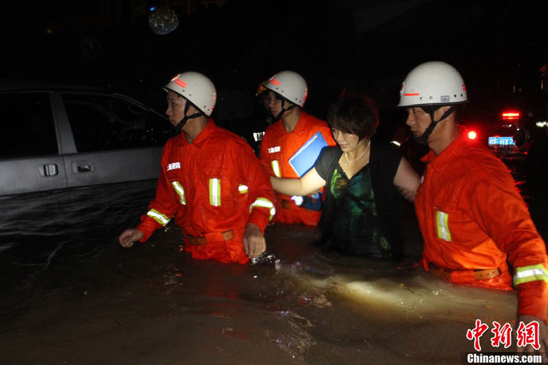 Из-за тайфуна "Хайянь" в Китае погибли 5 человек (19)