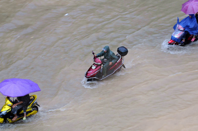 Из-за тайфуна "Хайянь" в Китае погибли 5 человек (11)
