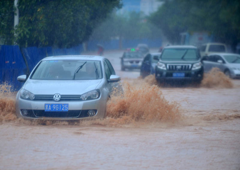 Из-за тайфуна "Хайянь" в Китае погибли 5 человек (14)