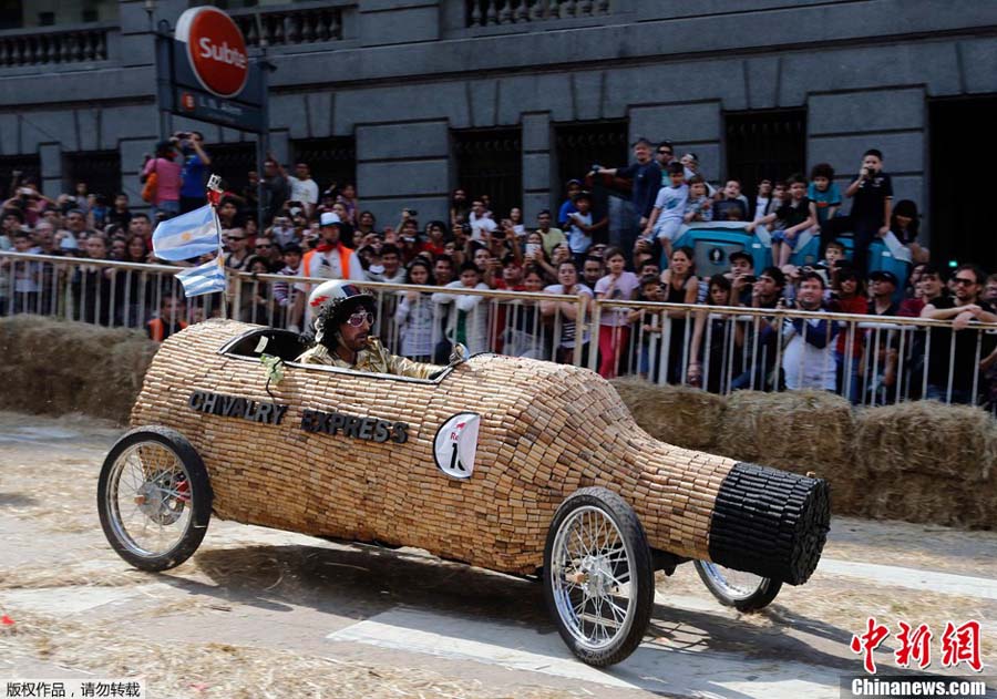 В Аргентине состоялся первый костюмированный заезд на самодельных машинах: фантазия и креатив