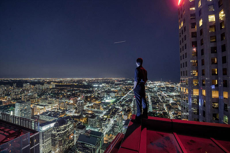 Канадец забрался на 300-метровое здание, чтобы снять необыкновенный городской пейзаж (9)