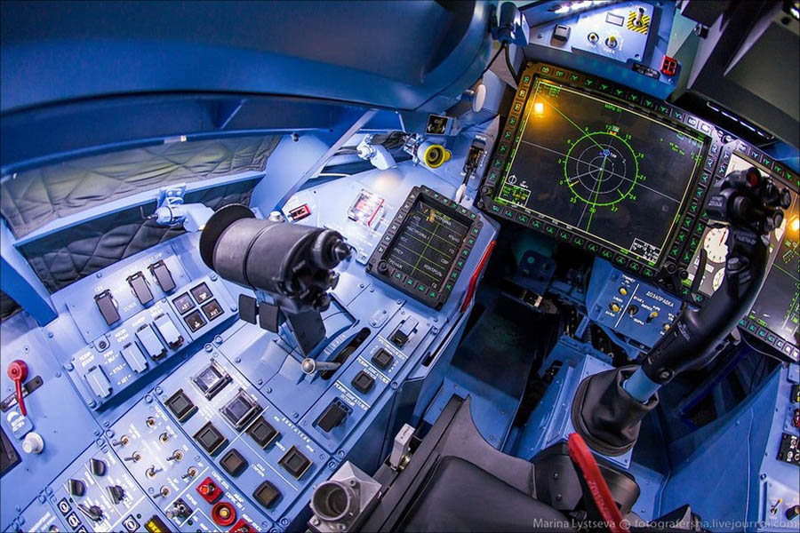 Продемонстрированы детали кабины истребителя «Су-35»