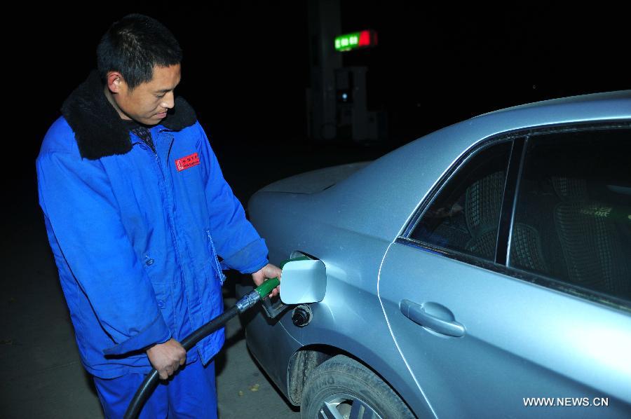 В Китае снижаются цены на бензин и дизельное топливо (4)
