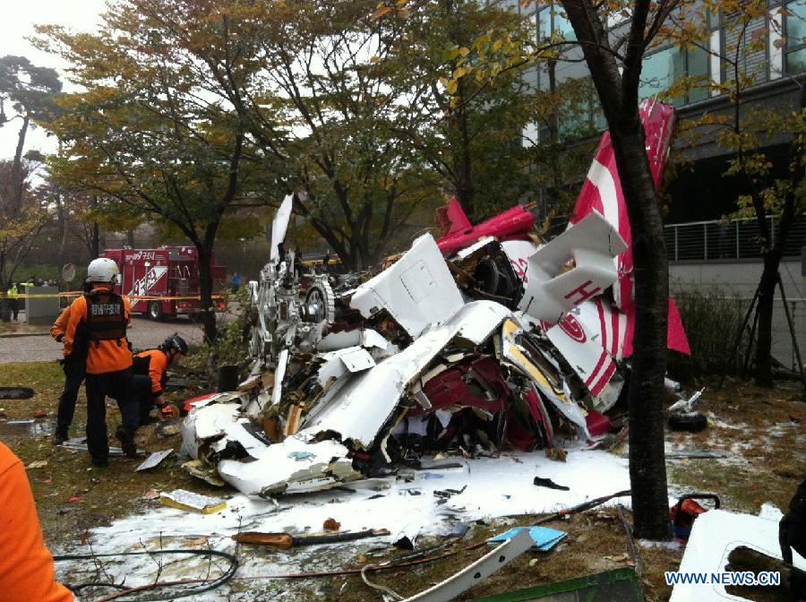 В Южной Корее вертолет врезался в жилое здание, два человека, возможно, погибли