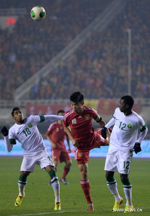 В отборочном матче чемпионата Азии по футболу сборная Китая сыграла вничью со сборной Саудовской Аравии (4)