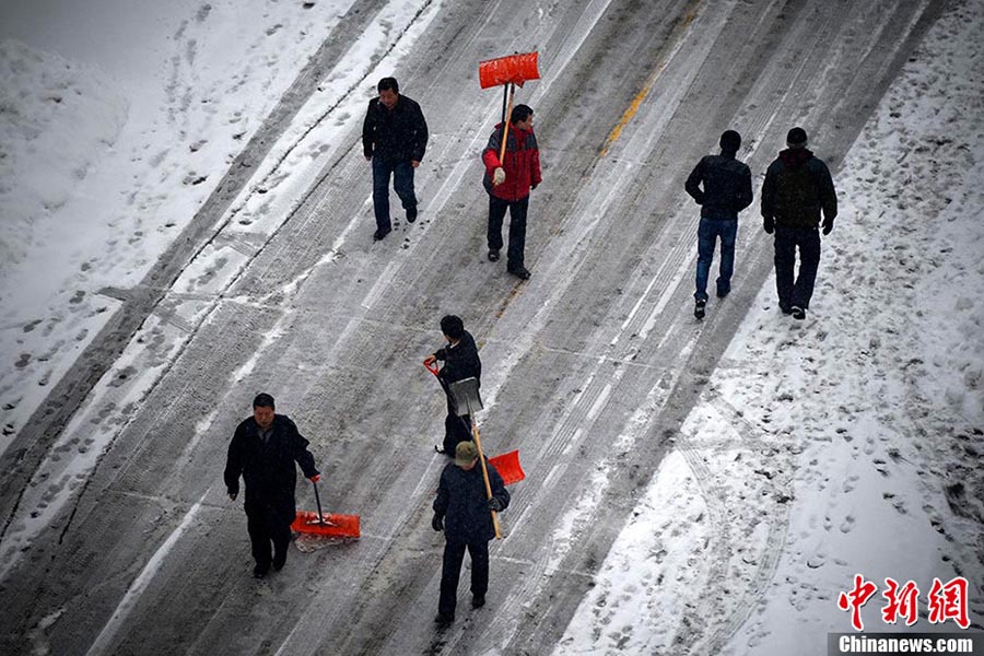 Количество снега в Урумчи за 12 часов достигло 13,4 мм (2)
