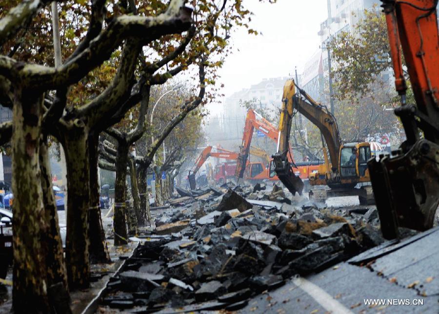 В результате взрыва на нефтепроводе в Циндао погибли 52 человека (3)