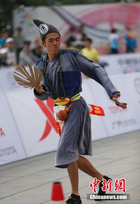 В Гуанчжоу прошел марафон (4)