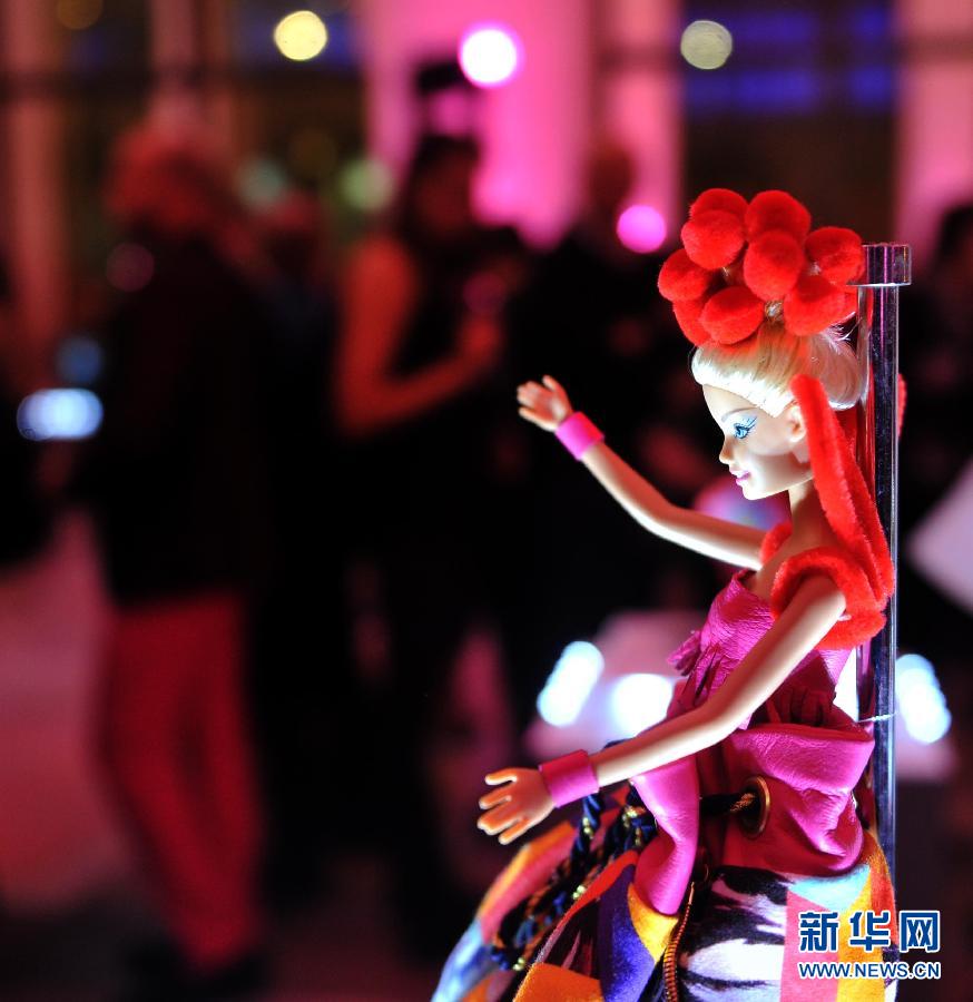 В Париже состоялась благотворительная выставка кукол