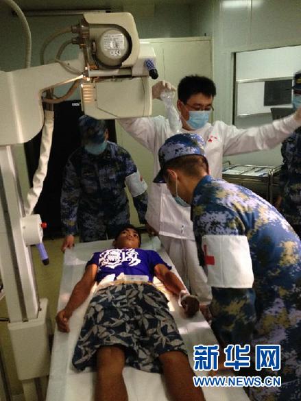 Полностью развернута комплексная гуманитарная помощь китайского госпитального судна ВМС НОАК «Ковчег мира» на суше, в море и воздухе (6)