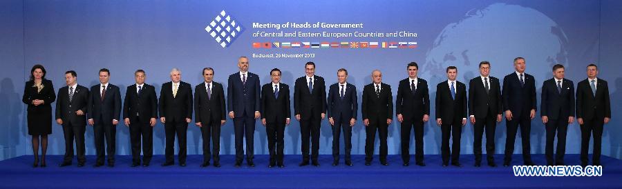 Ли Кэцян выступил в Бухаресте с предложениями по дальнейшему сотрудничеству между Китаем и странами Центральной и Восточной Европы (4)