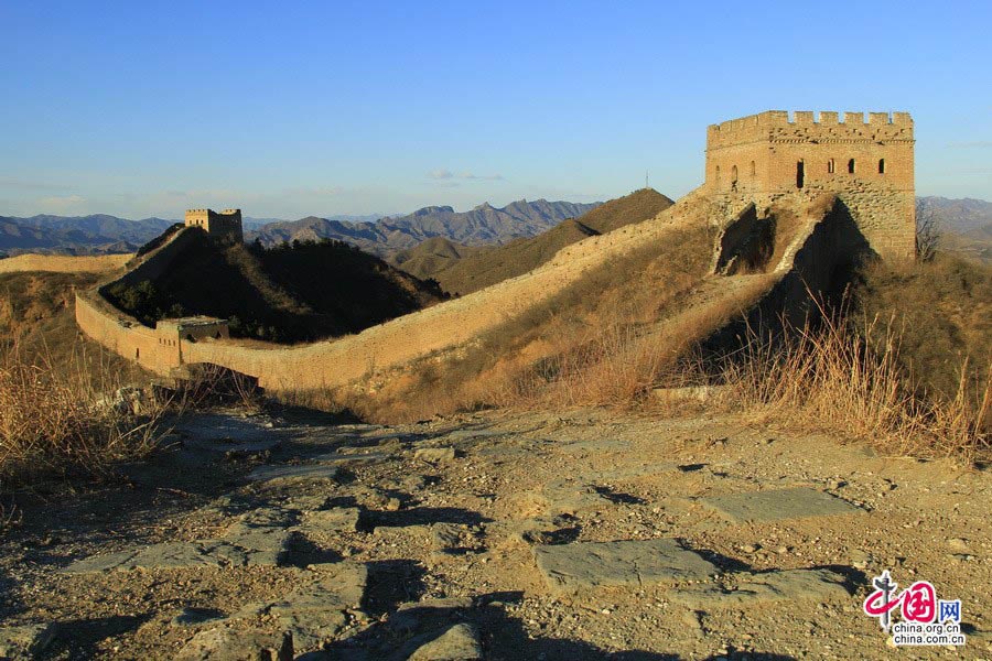 Величественные зимние пейзажи участка Великой китайской стены Цзиньшаньлин (5)