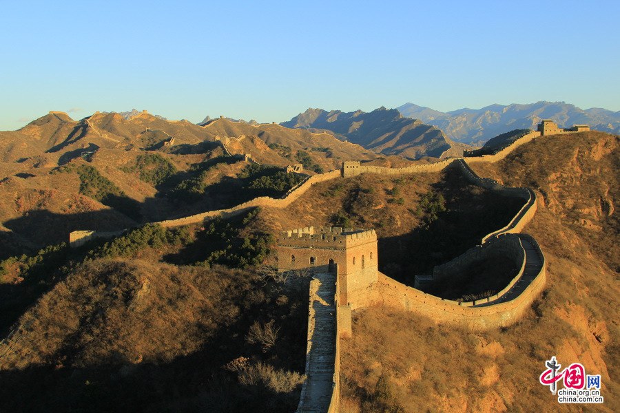 Величественные зимние пейзажи участка Великой китайской стены Цзиньшаньлин (2)