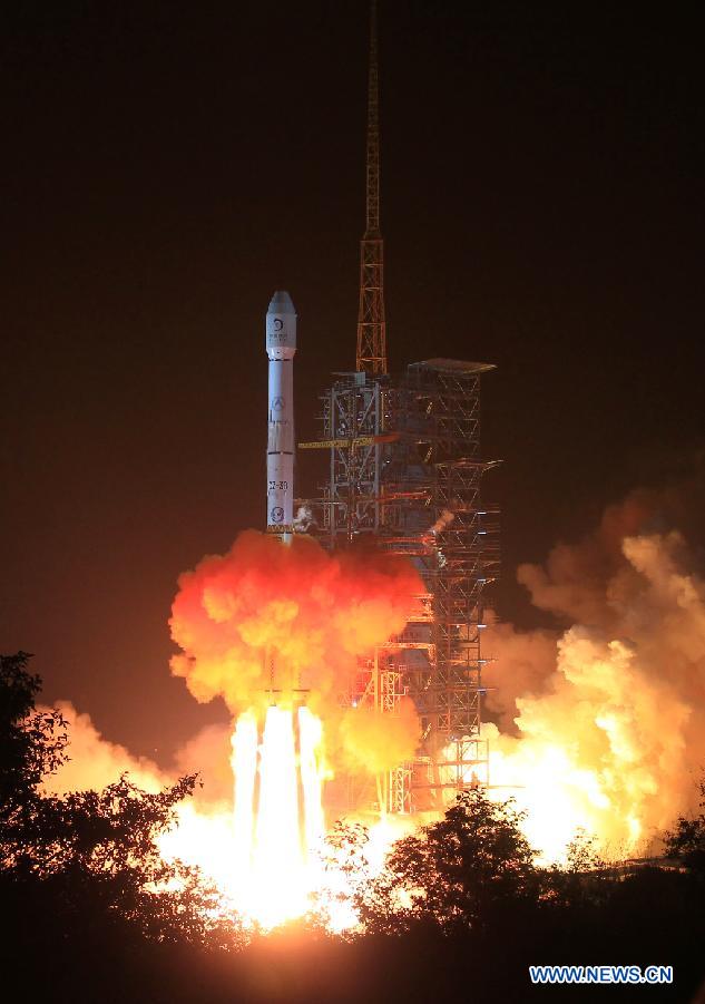 В Китае был произведен запуск космического аппарата зондирования Луны "Чанъэ-3"