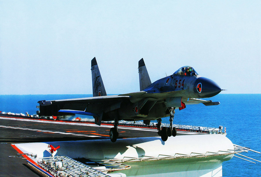 Палубный истребитель J-15 в серийном производстве и принят на вооружение (5)