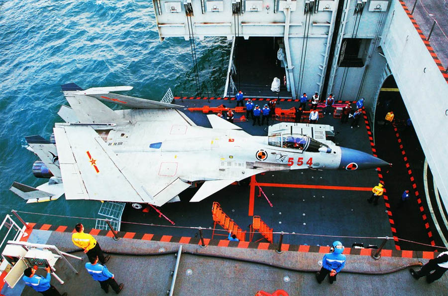 Палубный истребитель J-15 в серийном производстве и принят на вооружение (4)