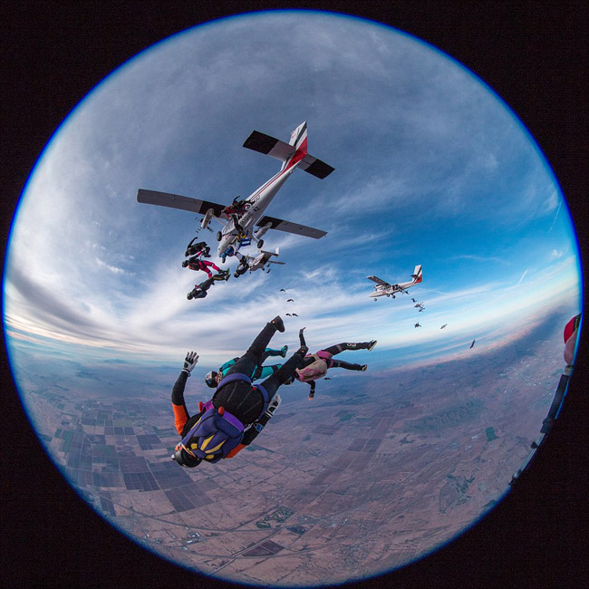 Мировой рекорд: 65 женщин прыгнули с парашютом с высоты 5000 м (3)