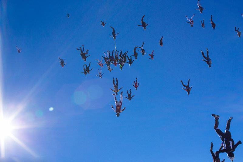 Мировой рекорд: 65 женщин прыгнули с парашютом с высоты 5000 м (2)