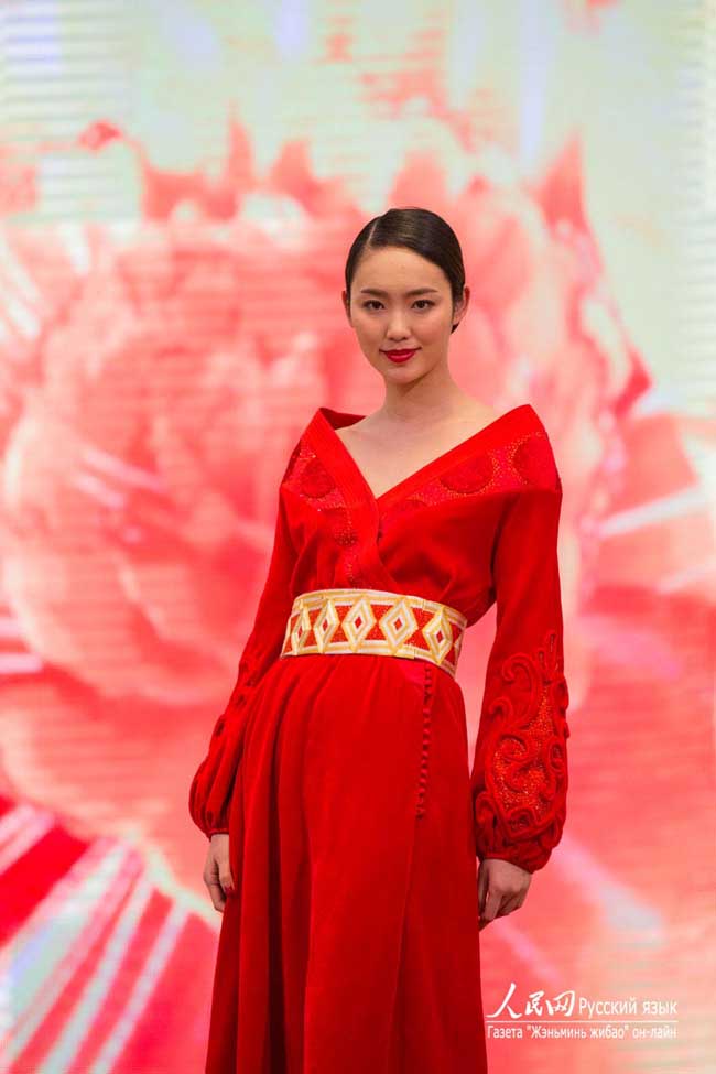 Российские дизайнеры поражены китайским шелковым искусством (3)