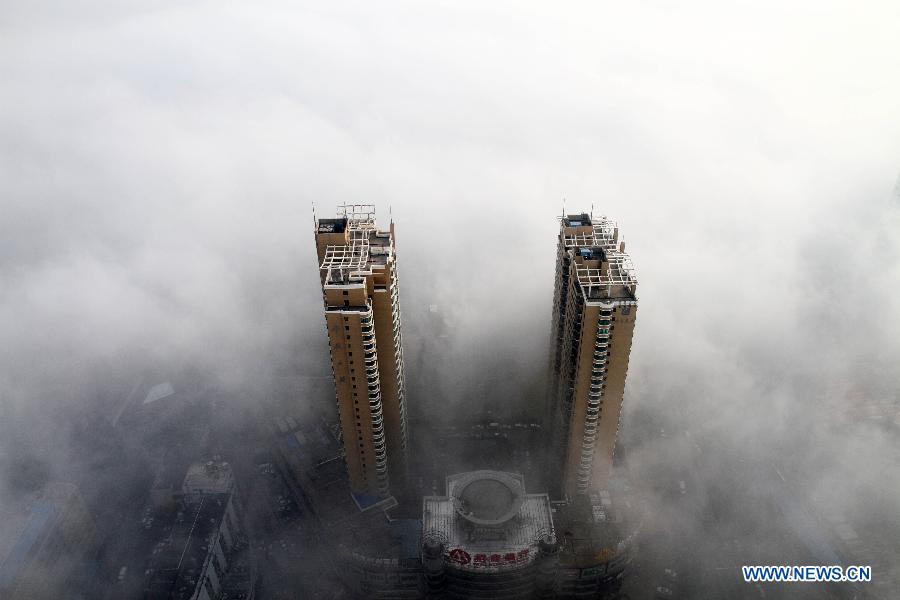 Смог и туман окутали Северный и Восточный Китай