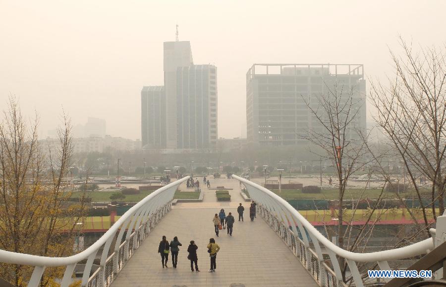 Смог и туман окутали Северный и Восточный Китай (10)