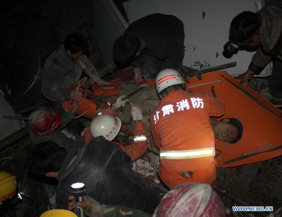 Горный оползень унес жизни 10 строителей железных дорог в Северо-Западном Китае (5)
