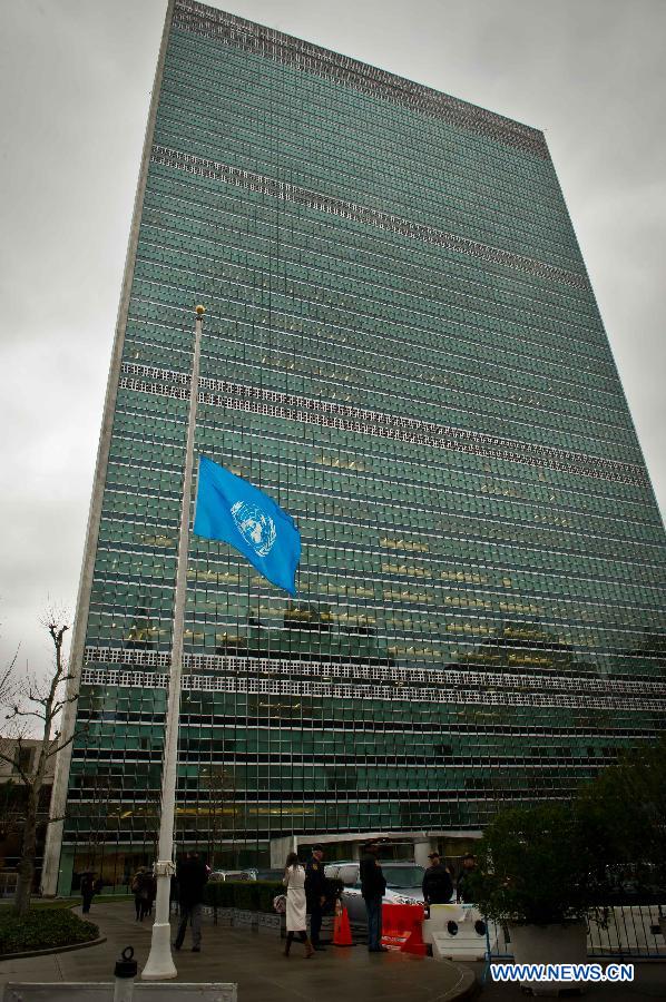 В штаб-квартире ООН в связи с кончиной Нельсона Манделы приспущены флаги (2)