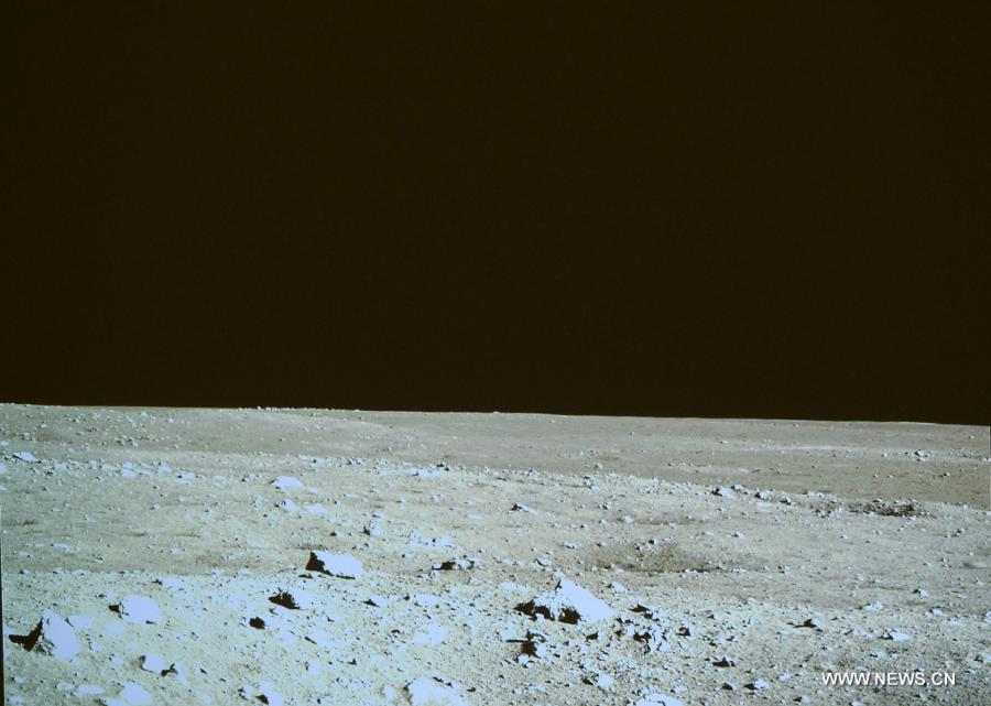 Первый китайский луноход отстыковался от аппарата "Чанъэ-3" и успешно достиг поверхности Луны (6)