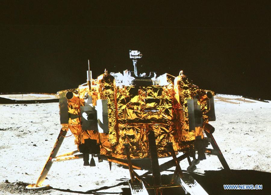 Китайский луноход и спускаемый модуль произвели перекрестное фотографирование друг друга (2)