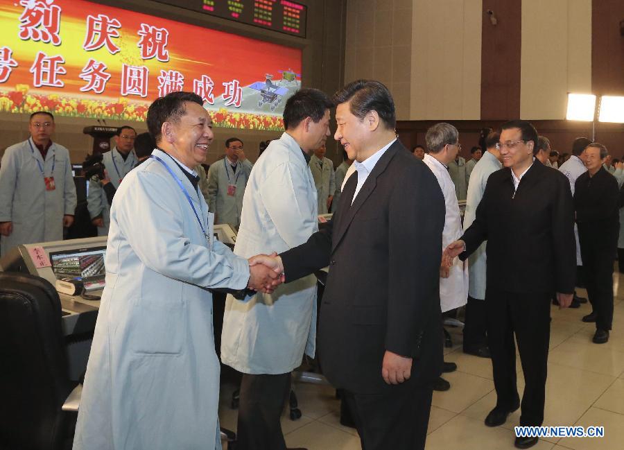 Си Цзиньпин поздравил специалистов с успехом миссии "Чанъэ-3"