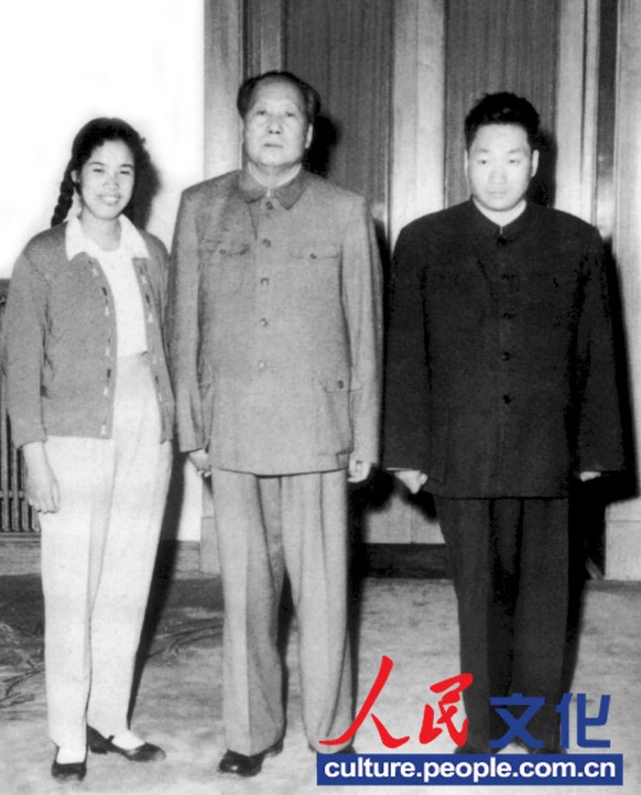 Общий снимок Шао Хуа, Мао Аньцина и Мао Цзедуна в резиденции «Чжуннаньхай»