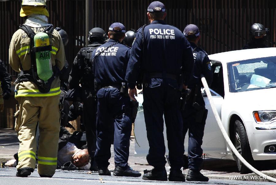 В связи с "террористической" угрозой в Сиднее оцеплено здание парламента австралийского штата Новый Южный Уэльс (4)