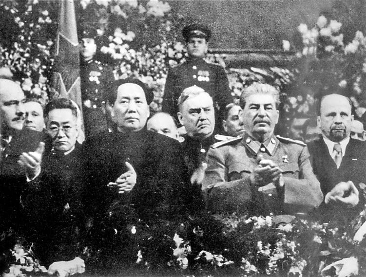 21 декабря 1949 года Мао Цзэдун присутствовал на торжестве по случаю 70-летия И. Сталина