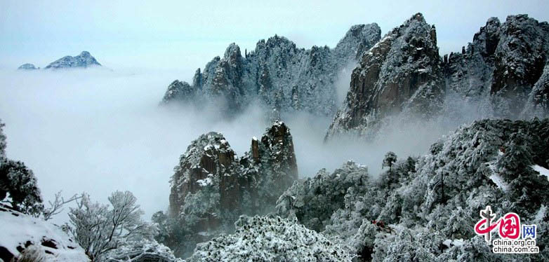 Снежные пейзажи в горах Хуаншань 